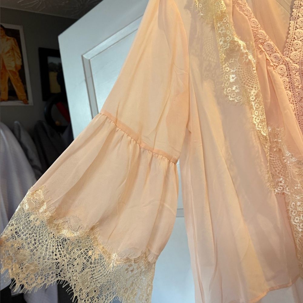 Venus Women's Pink Lace Trim Blouse, comes with camisole. Brand new - Picture 2 of 11